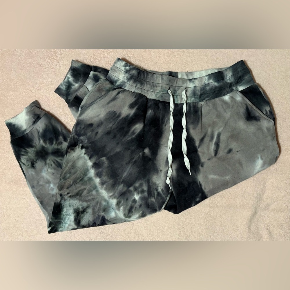 Love Streak Tie Dye Grey Drawstring Waist Cropped Sweatpant Joggers - L